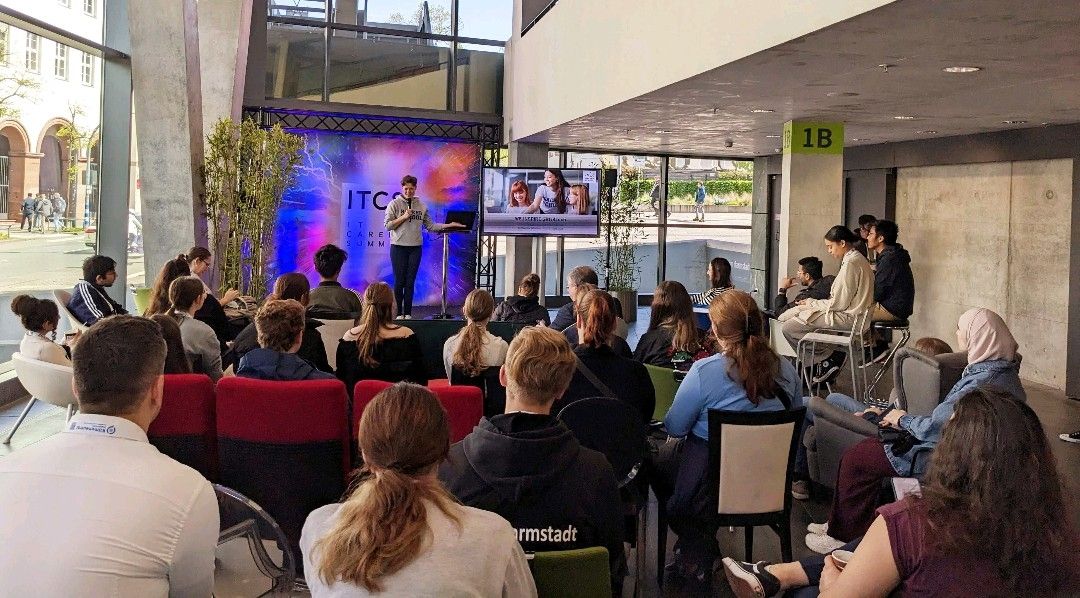 Wer Women in Tech will, muss Girls4Tech inspirieren