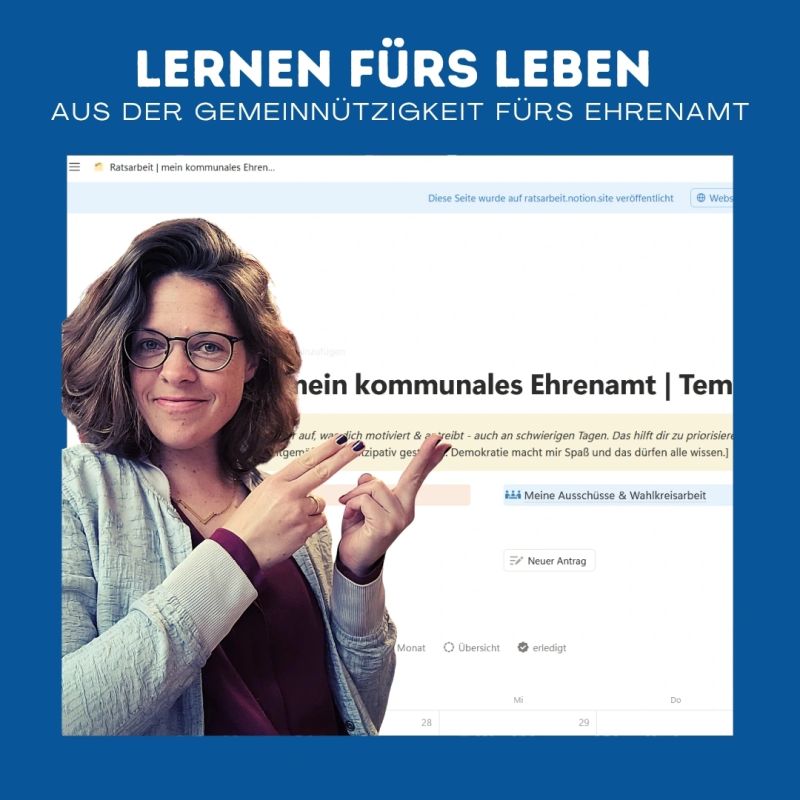 Dr. Charlotte Echterhoff im Vordergrund, im Hintergrund eine notion-Vorlage zu digitaler Ratsarbeit und kommunalem Ehrenamt
